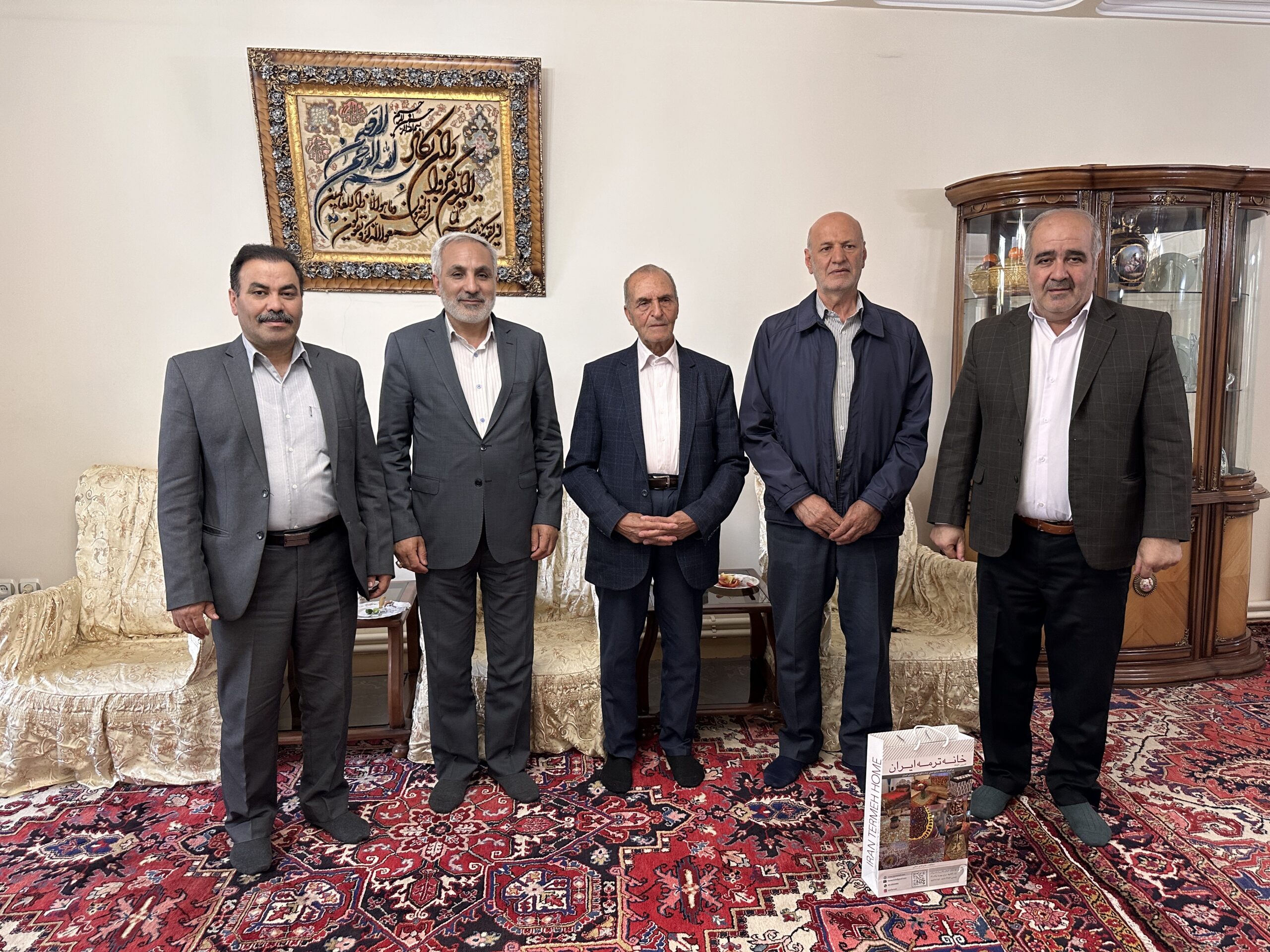 تجلیل دکتر جعفری آذر از معلم پیشکسوت تبریزی