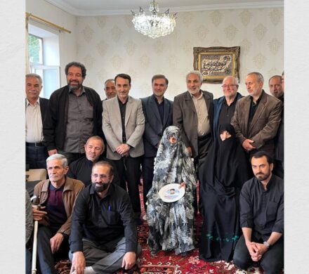 دیدار دکتر جعفری‌آذر و ایثارگران با خانواده شهید حسن راغب قراملکی