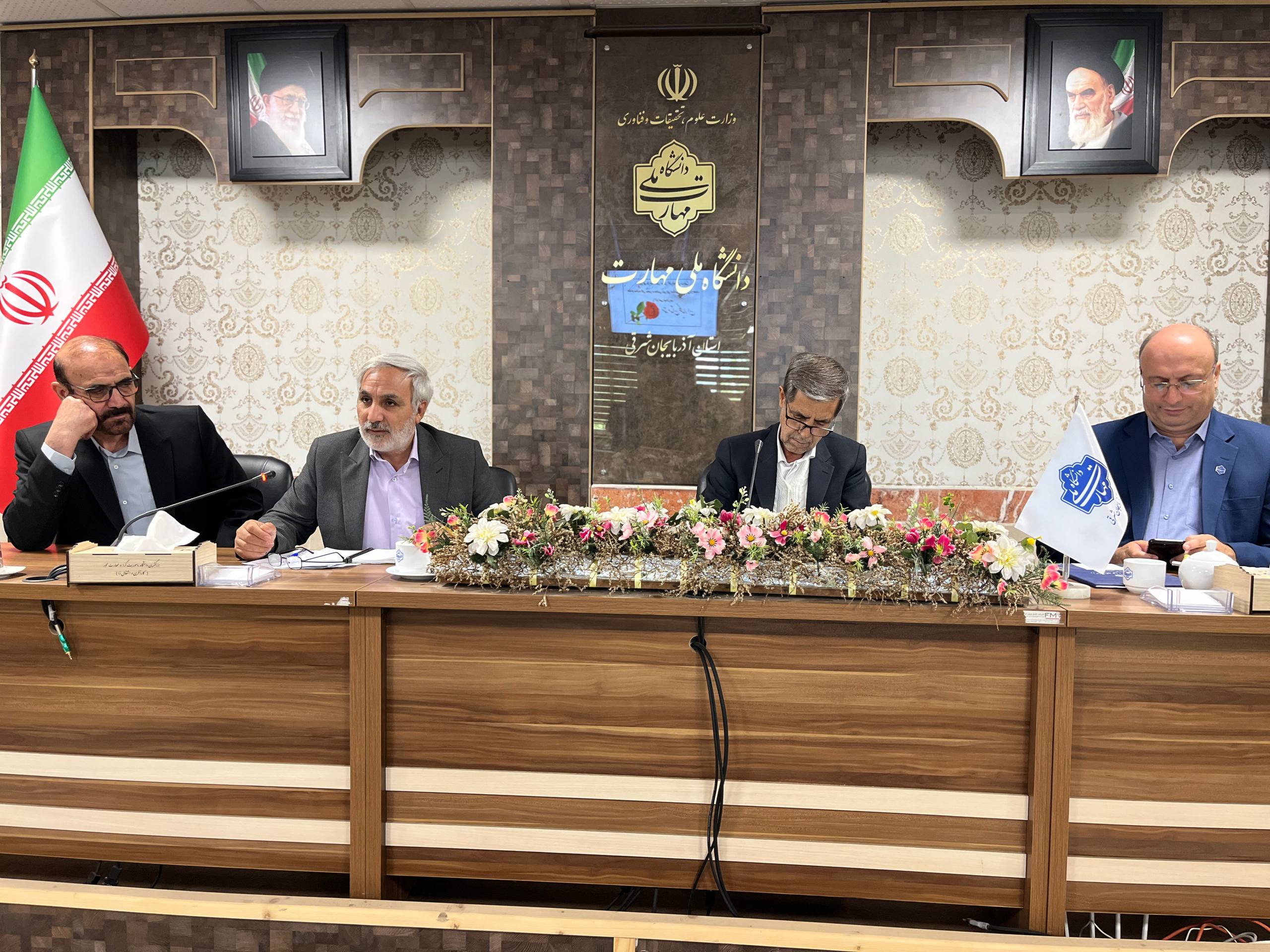 نشست نائب‌رئیس کمیسیون اجتماعی مجلس با کانون بازنشستگان آذربایجان‌شرقی