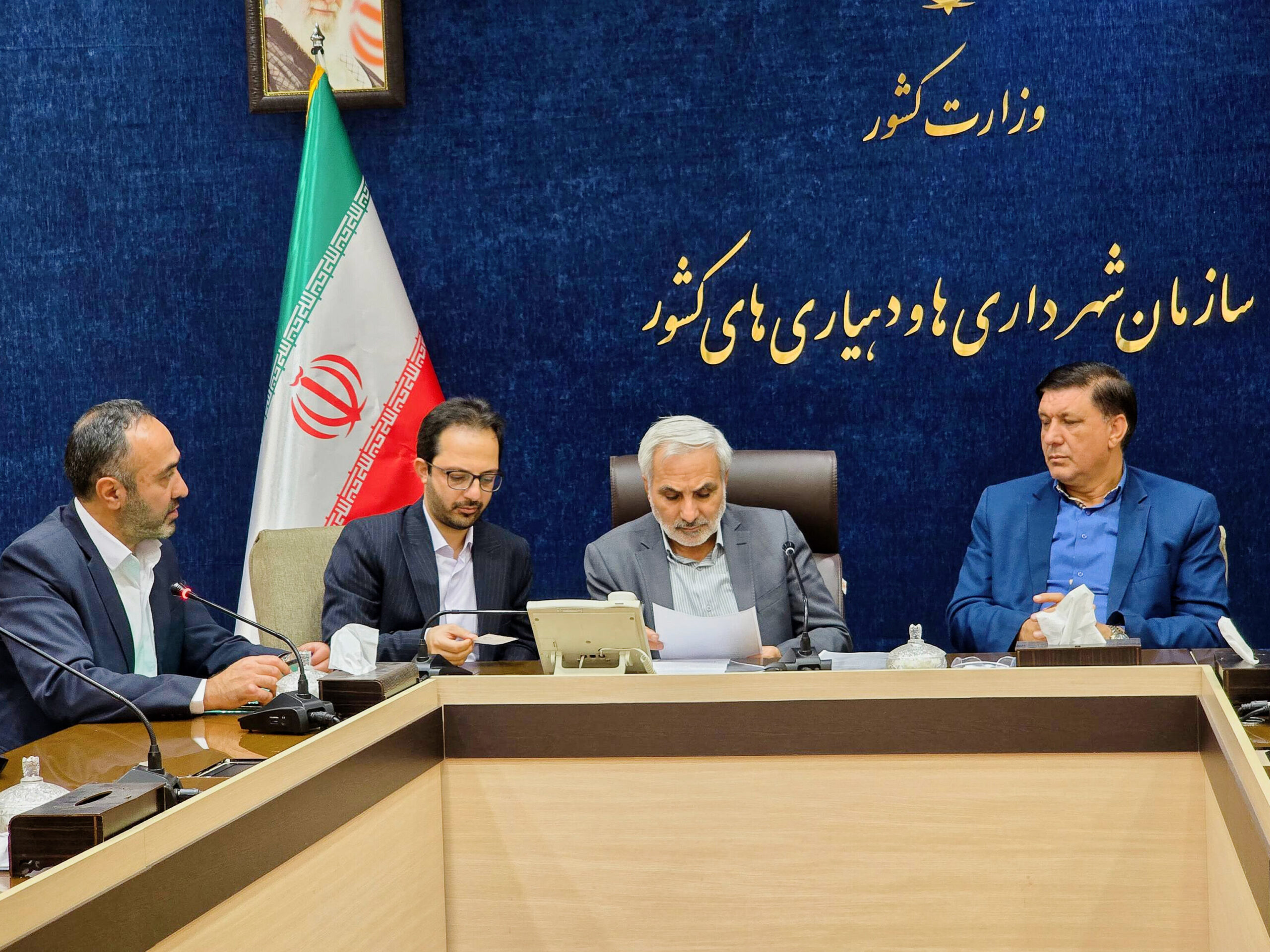 پیگیری حضوری جعفری آذر برای جذب بودجه و امکانات موردنیاز شهرها و روستاهای شهرستان آذرشهر