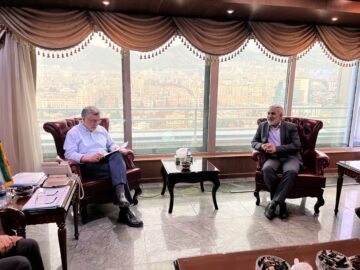 پیگیری جدی مطالبات درمانی مردم و مسائل کادر بهداشت در دیدار دکتر جعفری‌آذر با وزیر بهداشت